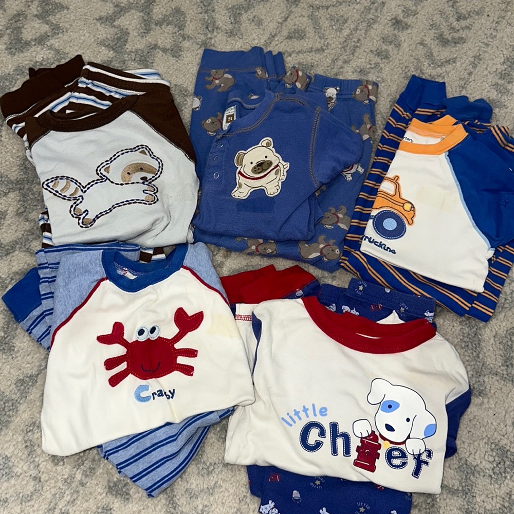 5-pack 5T boys Carter pajamas. 3 L/S & 2 S/S. Used-good cond (some light stains)